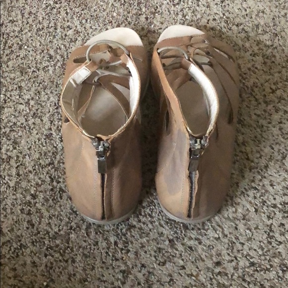 Kenneth Cole Gladiator Sandal - Picture 3 of 3